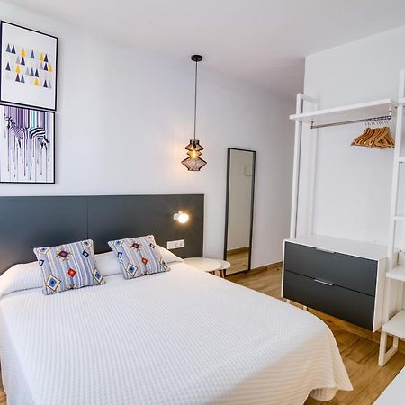 Hostal La Isla มาโอน ภายนอก รูปภาพ