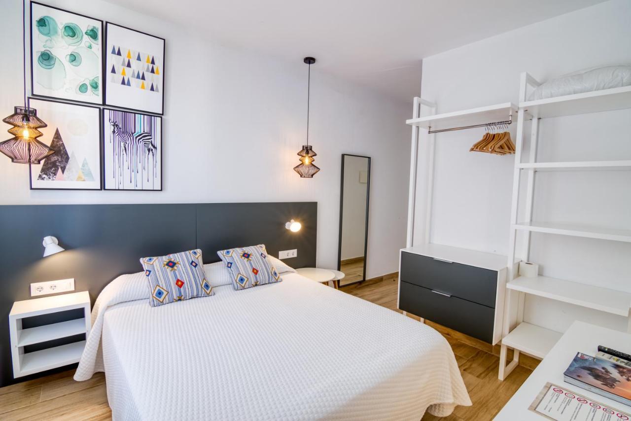 Hostal La Isla มาโอน ภายนอก รูปภาพ