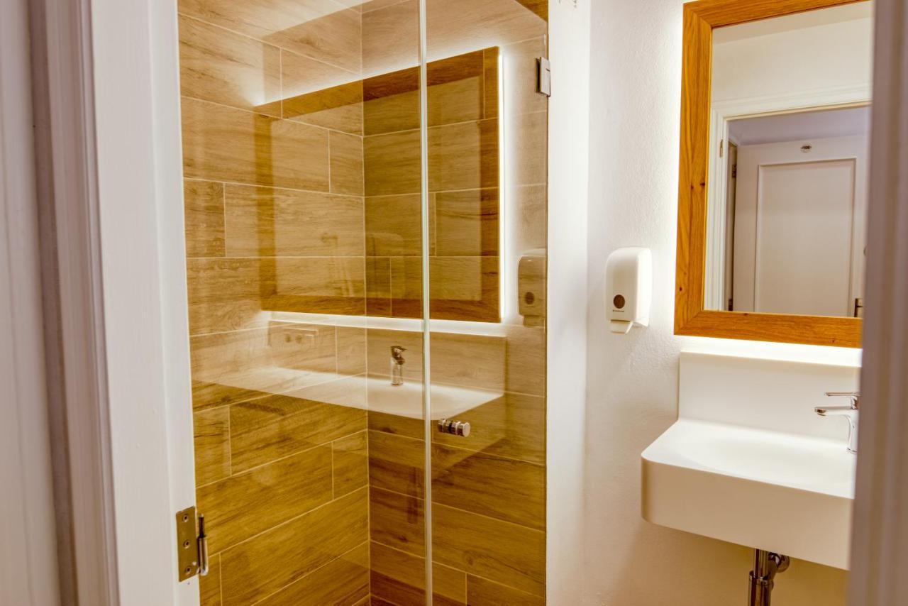 Hostal La Isla มาโอน ภายนอก รูปภาพ