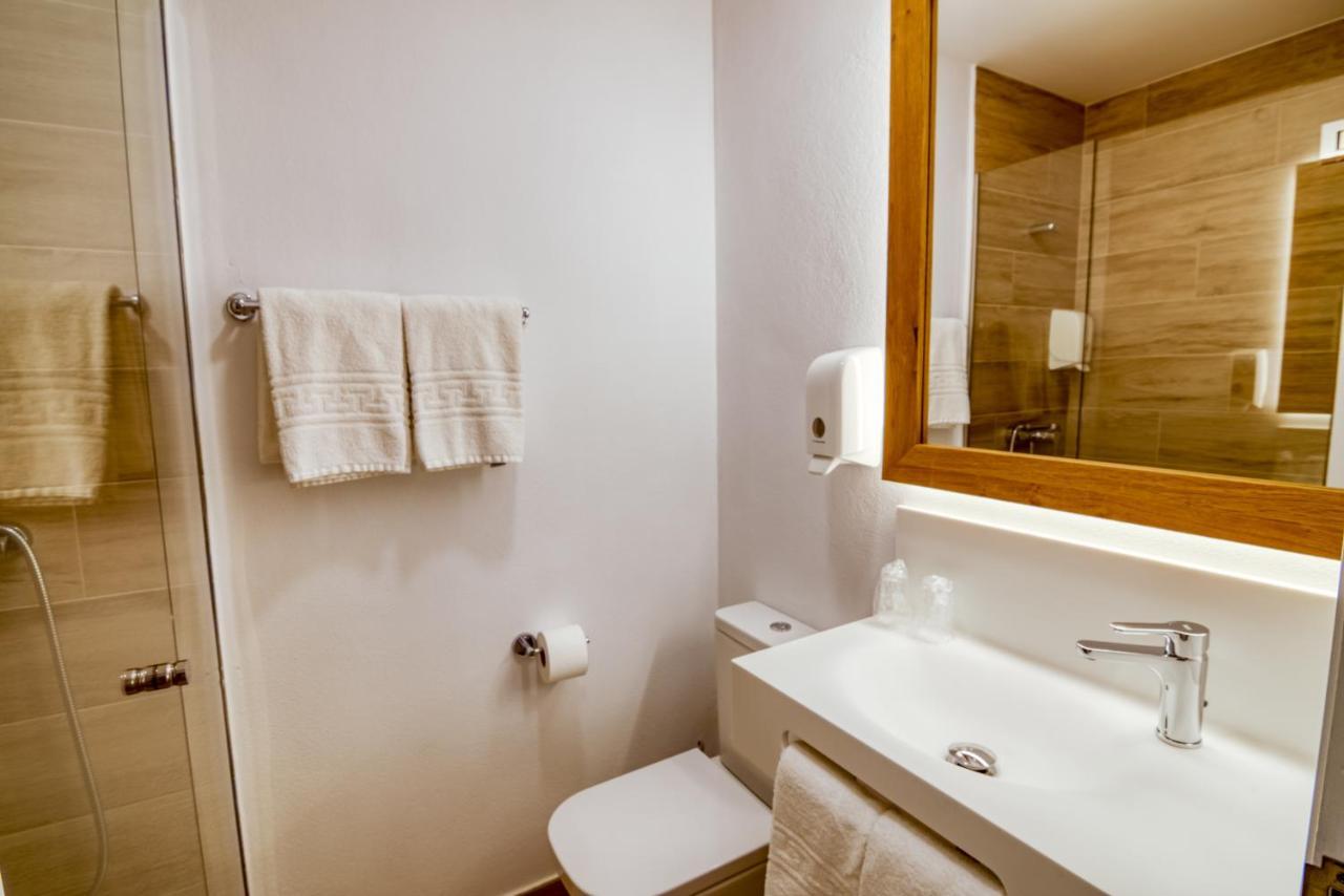 Hostal La Isla มาโอน ภายนอก รูปภาพ