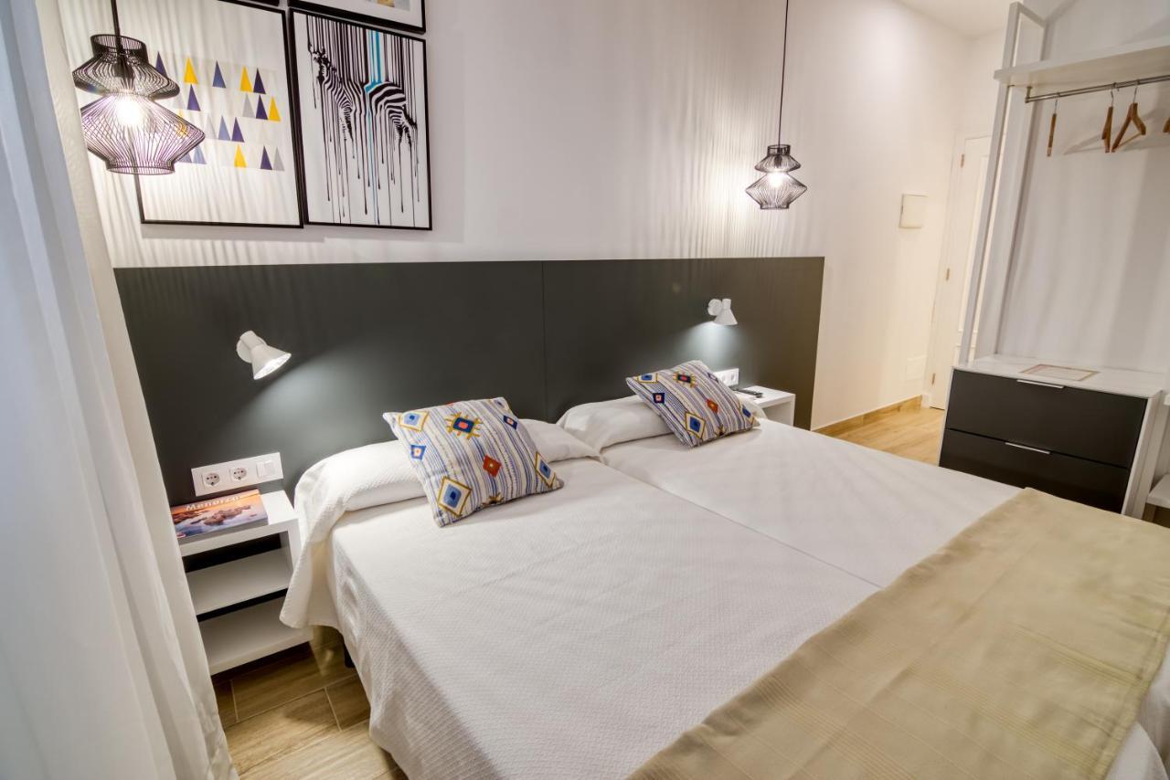 Hostal La Isla มาโอน ภายนอก รูปภาพ