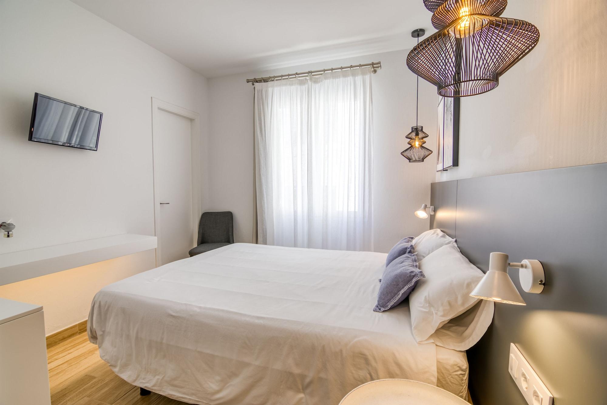 Hostal La Isla มาโอน ภายนอก รูปภาพ