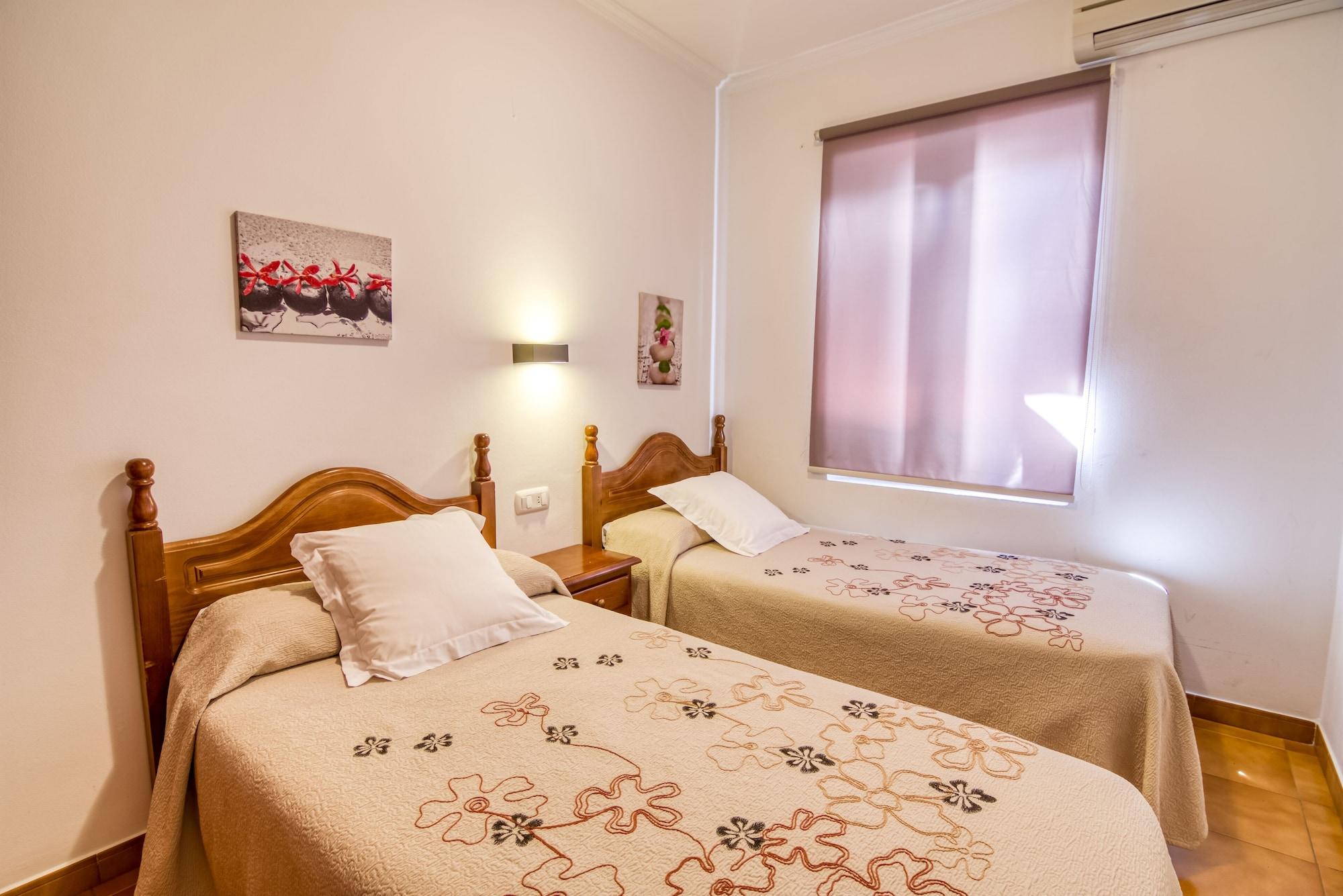 Hostal La Isla มาโอน ภายนอก รูปภาพ