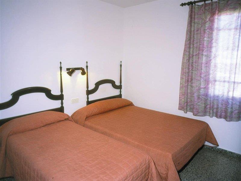 Hostal La Isla มาโอน ภายนอก รูปภาพ