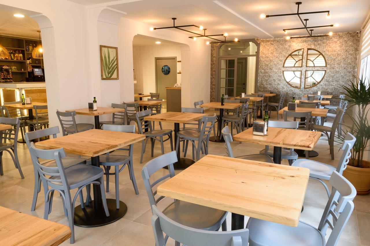 Hostal La Isla มาโอน ภายนอก รูปภาพ