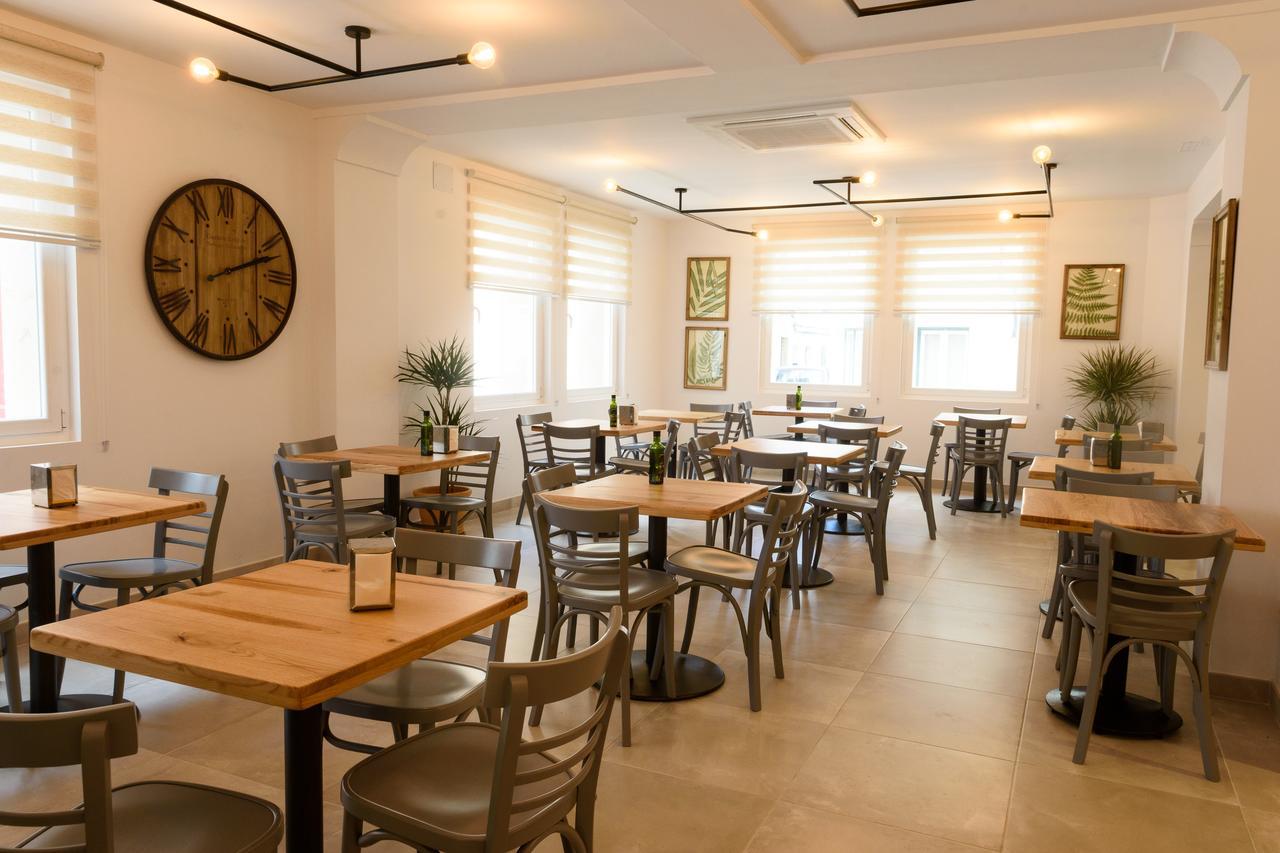Hostal La Isla มาโอน ภายนอก รูปภาพ