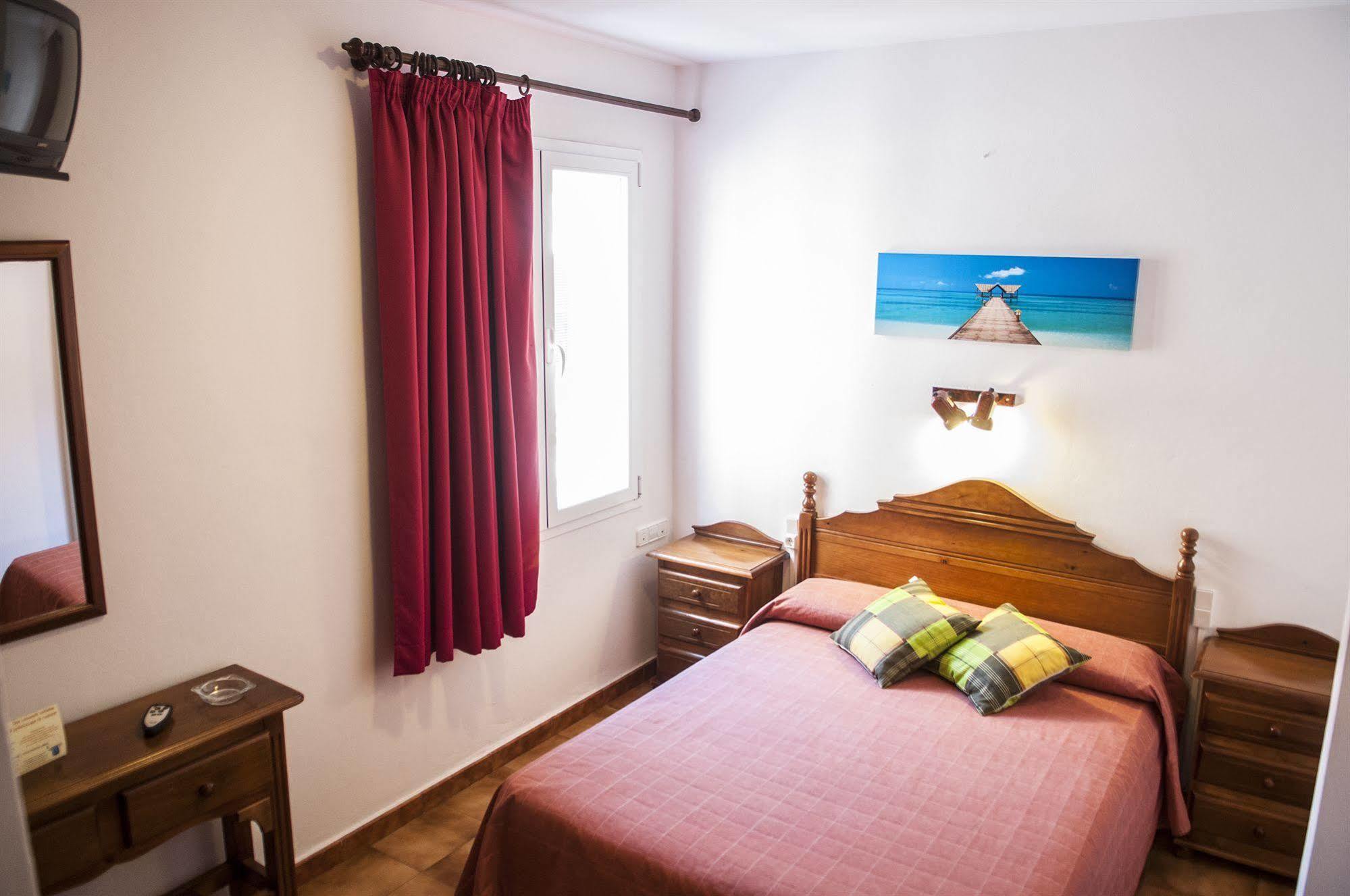Hostal La Isla มาโอน ภายนอก รูปภาพ