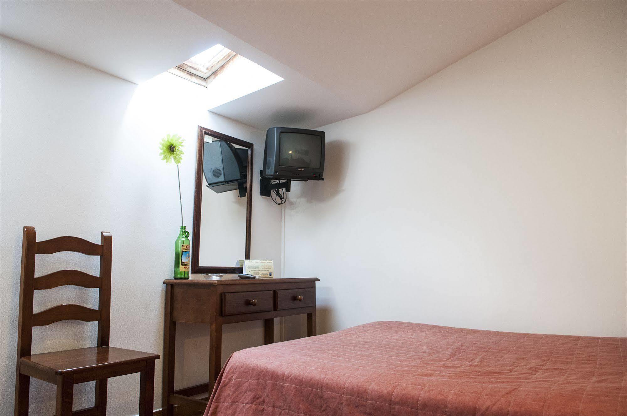 Hostal La Isla มาโอน ภายนอก รูปภาพ
