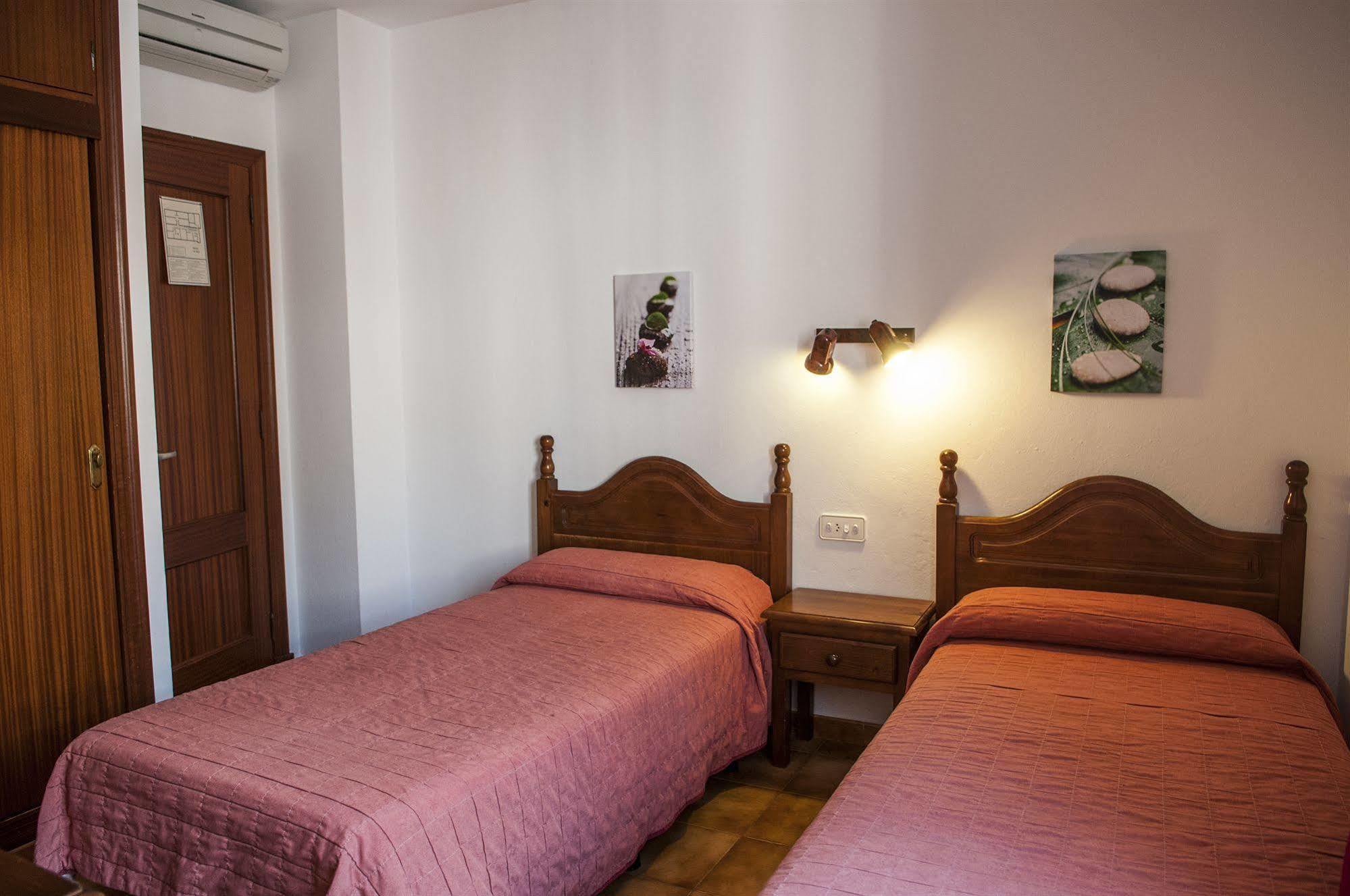 Hostal La Isla มาโอน ภายนอก รูปภาพ