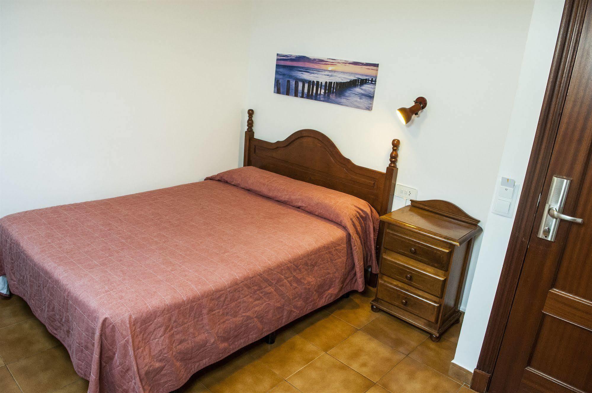 Hostal La Isla มาโอน ภายนอก รูปภาพ